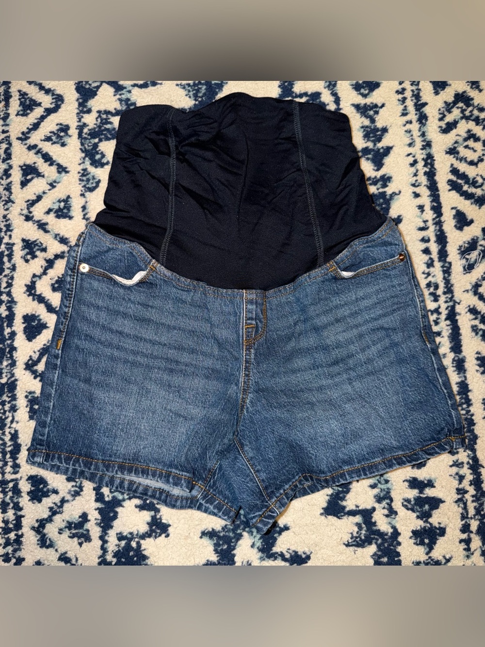 Ingrid + Isabel Maternity Denim Shorts with Navy Stretch size 6 short midi